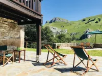 House with impressive stone lookout suspended in the mountain and views Hotels near Ruta de Las Cabañas Pasiegas