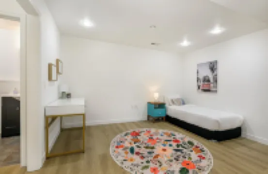 Sammamish Modern Family & Pet Friendly Home