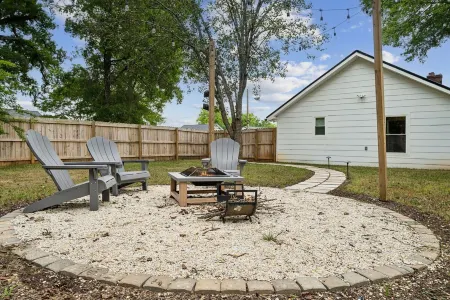 Country Chic Retreat Near Downtown Concord