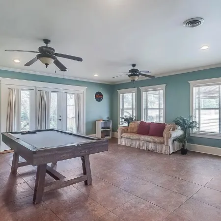 Charming Coastal Retreat in West Biloxi!