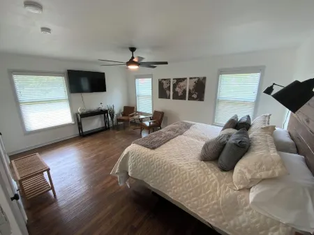 The Biggest Short-Term Rental Close to Tarleton University! 2 King Beds!