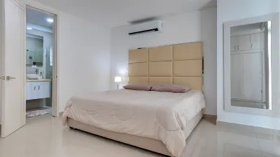 Luxury Airport Penthouse 3 BD 2 BTH + Rooftop Pool