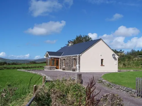 Beautiful house Short Walk from Reenroe Beach Ballinskelligs free WiFi
