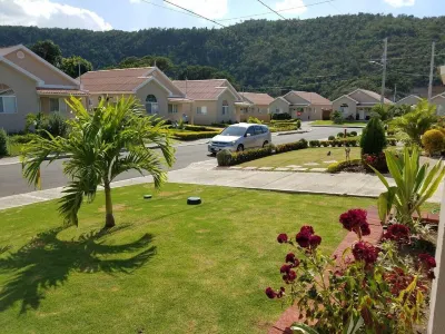 Caymanas Estates Villa! Hotels in 