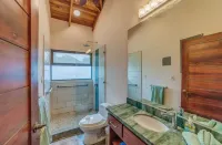 Surfer paradise w/pool close to beach yoga & cafes