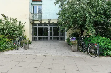 Lumina bright apartments in Warsaw Отели рядом с достопримечательностью «Multioutlet Sp. z o.o.»