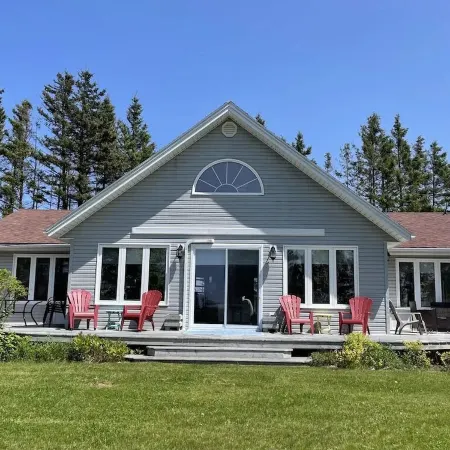 Beautiful House Located by a Golf Course and 5 Mins From National Park Beach