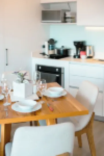 Queen Bed Yogui Studio apartment + Rooftop Hot Tub