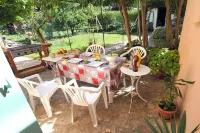 Well-Equipped House with Character and Garden Near the City Center Hotels in Pezenas