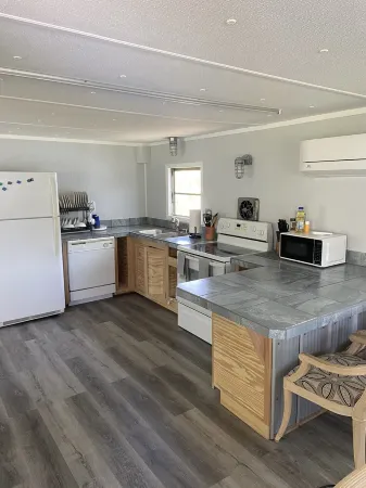 2br 1 bath lake getaway 1 block from lake, easy walk