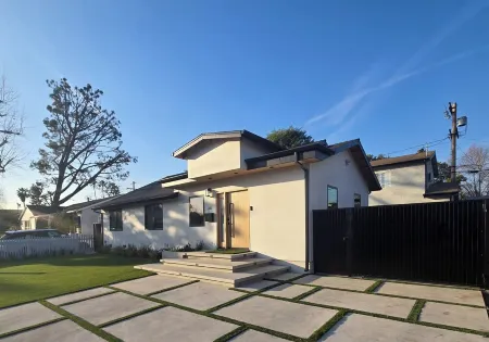 Sherman Oaks Cozy Guest House