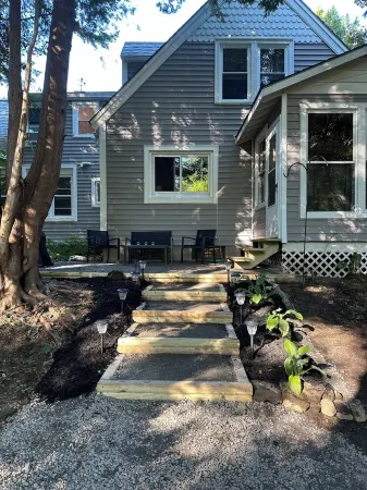 Cozy Historical Riverside Cottage on Salmon River - King and Queen Beds Отели в г. Пуласки