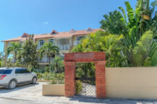 Luxury Beachside Apartment with Rooftop Terrace & Private Jacuzzi – Sleeps 6