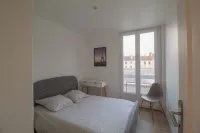 Bright Apartment Near the Station Hotels in Saint-Nazaire