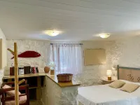 Country house near SPILI with peaceful garden, orange trees and jacuzzi Hotels in Lampi