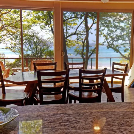 Beautiful Beachfront 4 bedroom Beachhouse with pool