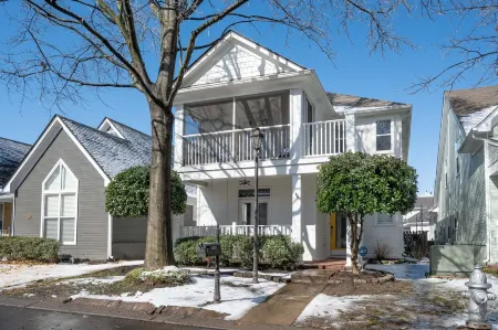 Relax in a Spacious 3 Bedroom + Office- Mud Island/Downtown Отели рядом с достопримечательностью «Memphis Cook Convention Center»