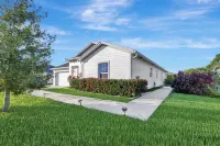 Modern Private 2 BR 1 BA and Kitchen Near the Beach