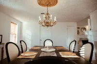 Sleeps 8, 7 Queen Beds, Centrally Located, Near Downtown KC & County Club Plaza