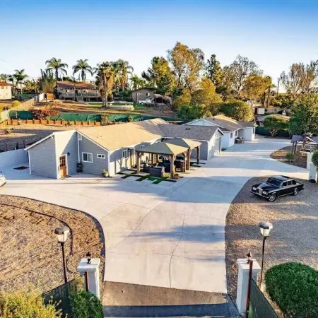 Melrose Pet-Friendly 3BR. Feel like royalty