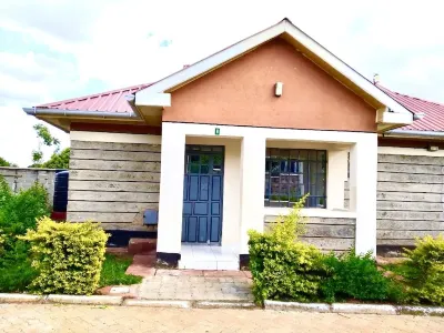 Quiet Gated Getaway- Perfect for Business, Students and Vacationer Free WiFI. โรงแรมใน