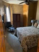 Spacious 2 bedroom 2 bath 10 Minutes to Down Town