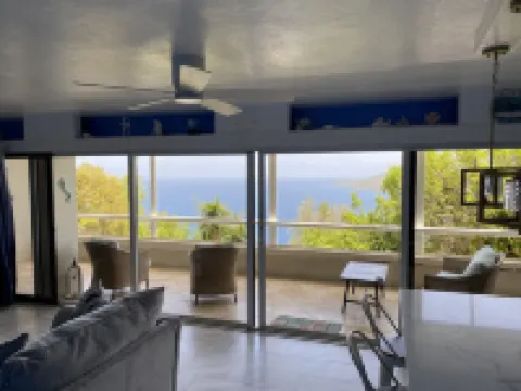 St Thomas Ocean View hide away!