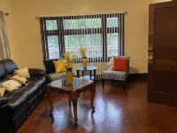 Cozy retreat ! Spacious family friendly 10 minutes away from downtown