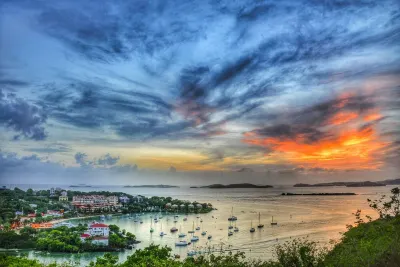 Livin' the Dream Studio @ Grande Bay, waterfront Studio in Cruz Bay! فنادق في 