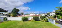 Luxurious Apartment Near Beaches, 2nd floor only.