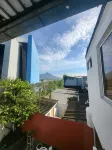 Relaxing Modern Home - Centrally Located