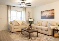 Townhouse mins to UofL & Churchill Downs/hot tub