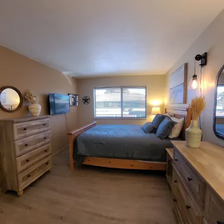 Cozy condo in Sparks, NV close to dining, shopping, and entertainment.