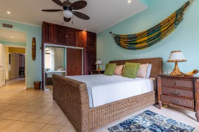 BEST LOCATION! Tropical 3 Bedroom Condo in Tamarindo