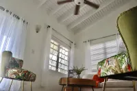 Scenic Island Escape w/ Free SUV, Ocean Views, A/C – Sleeps 5