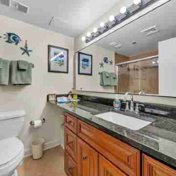 Charming waterfront studio in wonderful Fort Walton Beach, FL w/awesome pool Rooms