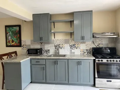 welcome to this cozy hideaway, nestled in the upscale area of Basseterre. のホテル