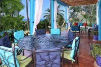 Amazing views, 5 minutes from downtown or the beach, quiet area of town