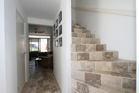 Tropical villa with private pool, lagoon views, AC in living area and bedrooms Отели рядом с достопримечательностью «Pekelmeer, Flamingo Sanctuary»