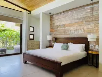 Modern beach Villa - Property can accommodate up to 16 pp - close to the beach