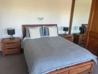 Sneezle Beezle Beach Apartment Hotels in Ōmāpere