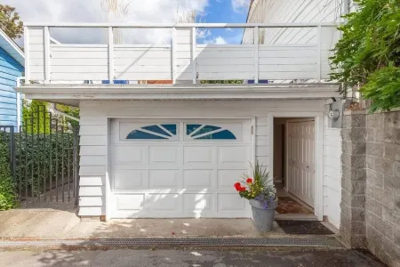 Beat the heat in The Starlight Suite! Отели рядом со станцией Платформа станции Буркитлам 2