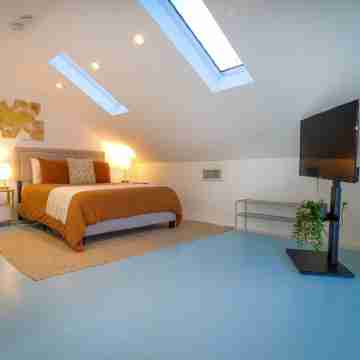 Entire 3rd Floor- Walk to Piedmont Park 0.5 Miles Rooms