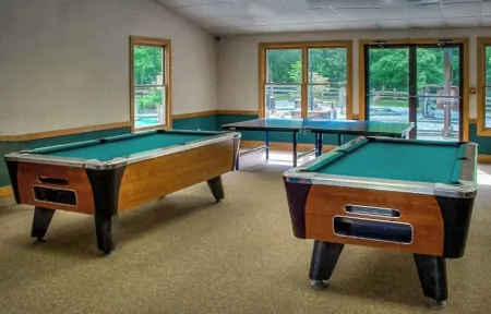 Cozy renovated townhome with mountain views in Sapphire, North Carolina!