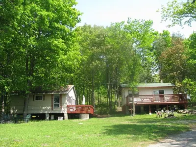 Birch Cottage at Shiloh Cottages - Fenelon Falls Hotels near Kinmount Model Railway and Kinmount Heritage Museum
