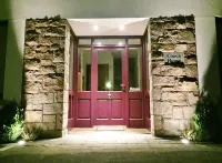 Beautiful Townhouse, 3DBr-sleeps 6 Adults. Special & Unique in Galway City! のホテル