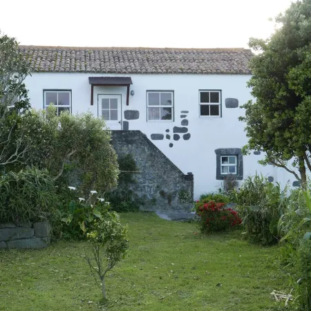 Country Cottage - Cedros, typical Azorien Big House with garden and seaview