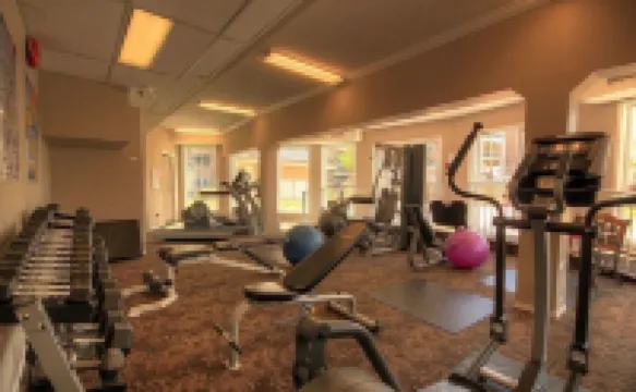 Top floor unit in Discovery Bay with lake views from the patio!