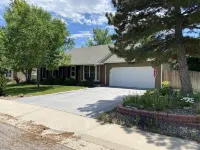 Spacious 5 bedroom house minutes from Red Rocks