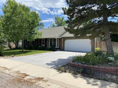 Spacious 5 bedroom house minutes from Red Rocks Отели в г. Кен Карил